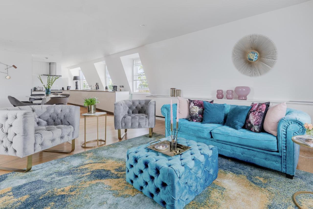 Stunning Covent Garden Dream True Super Quiet Alike Londen