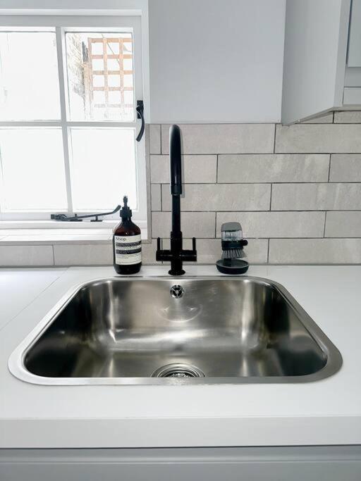 Londwell, Luxe And Leaves, Chelsea Flat With Private Garden * Londen