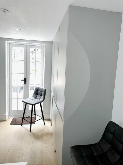 Londwell, Luxe And Leaves, Chelsea Flat With Private Garden Appartement