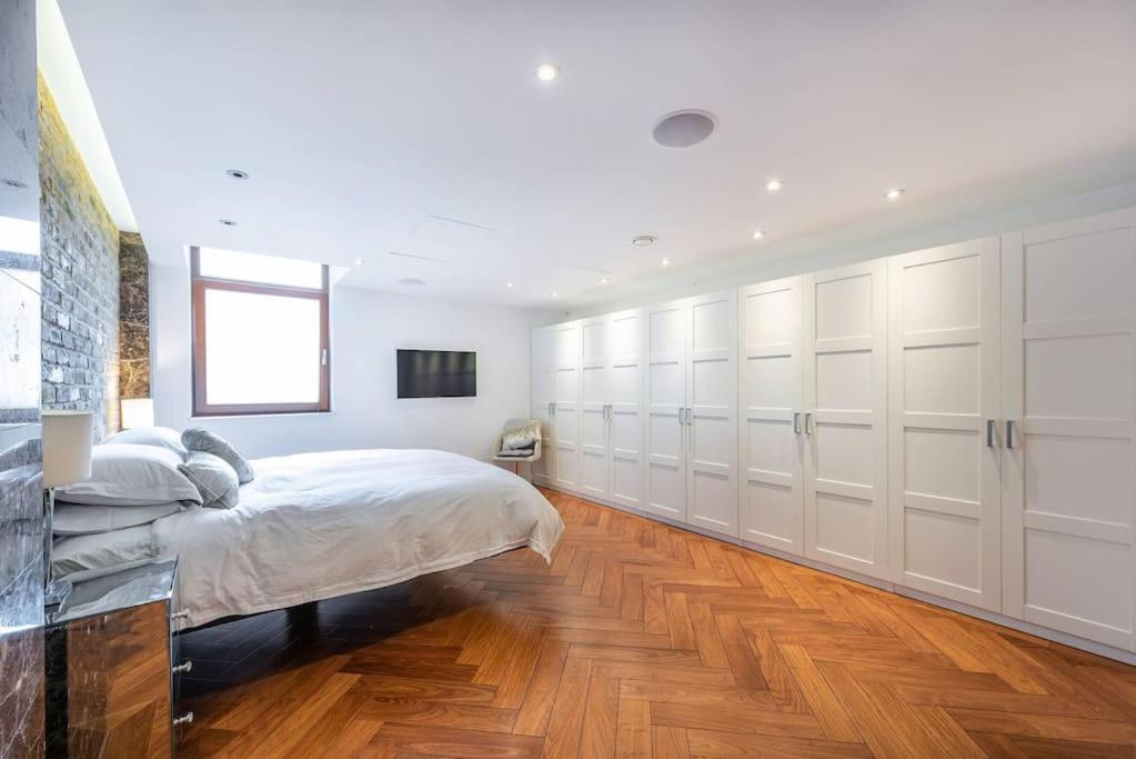 Ultra Luxury Penthouse, - Next To Chelsea Apartment