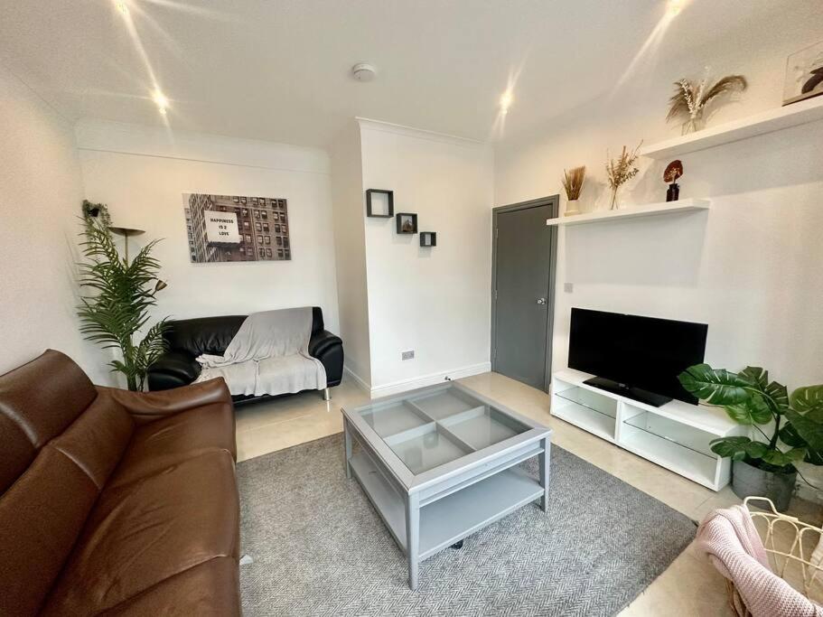 5 Bedroom House Se6 Londra