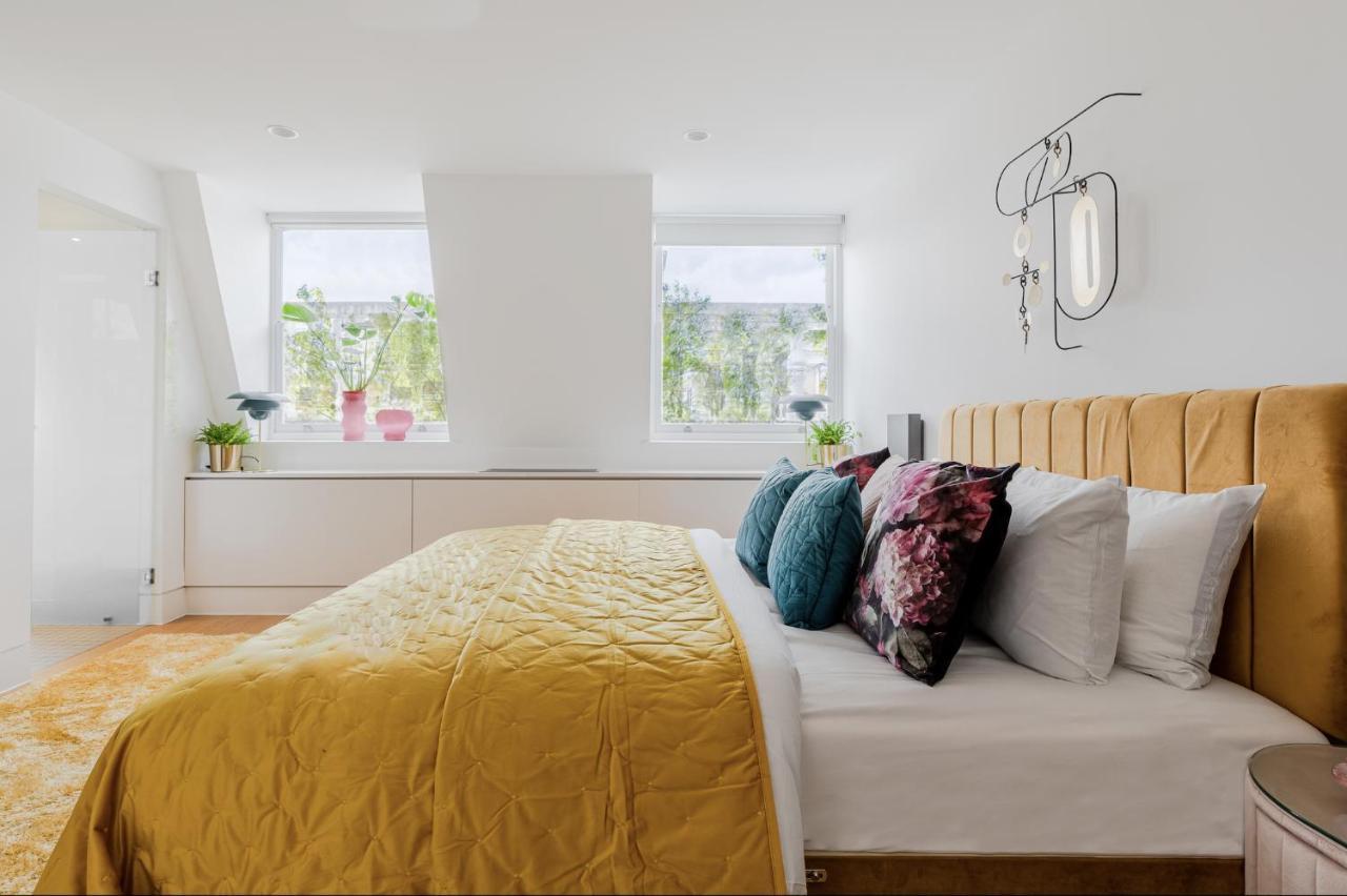 Stunning Covent Garden Dream True Super Quiet Alike * Londen