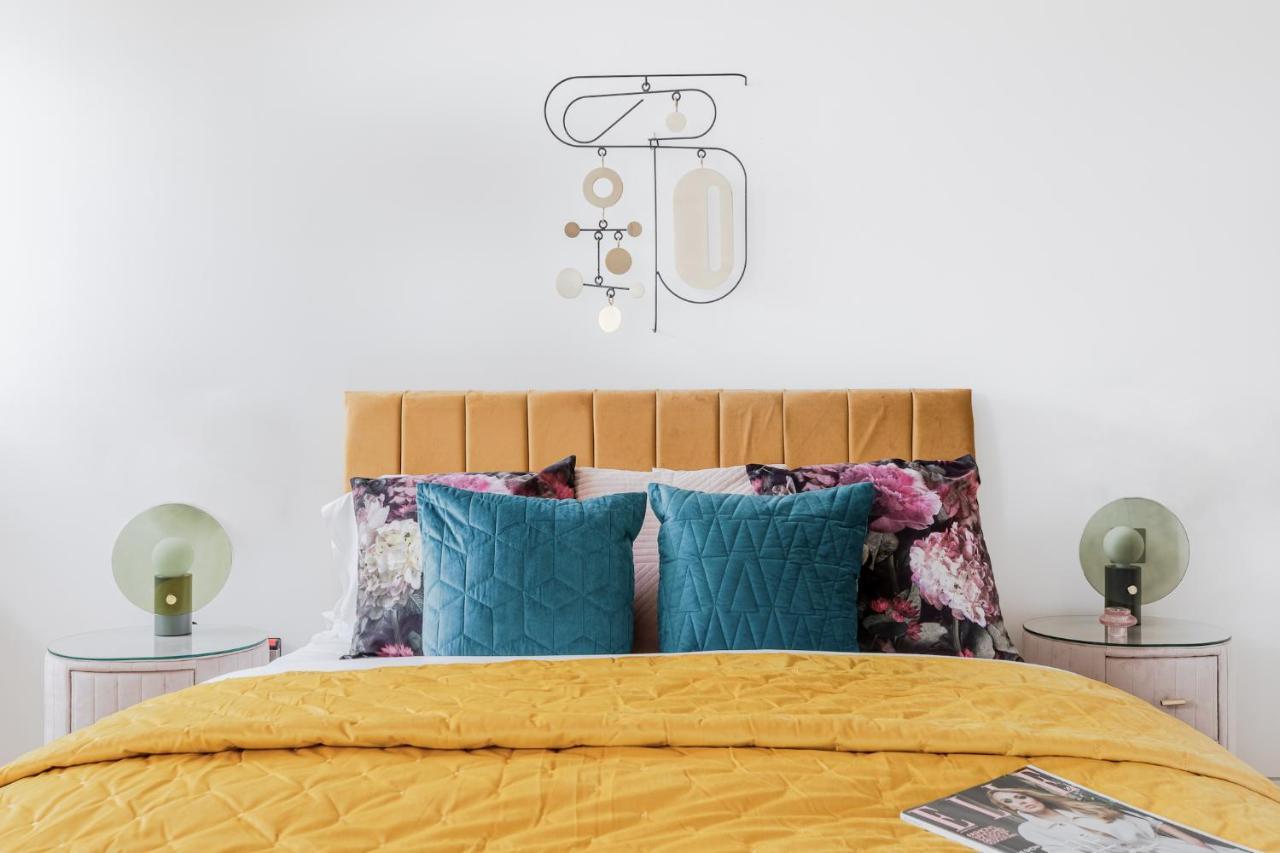 Stunning Covent Garden Dream True Super Quiet Alike * Londen