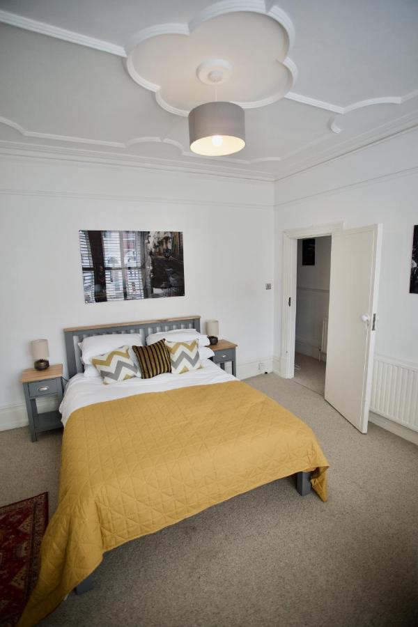 Stunning Nw2 Flat - Great Location! Apartment London