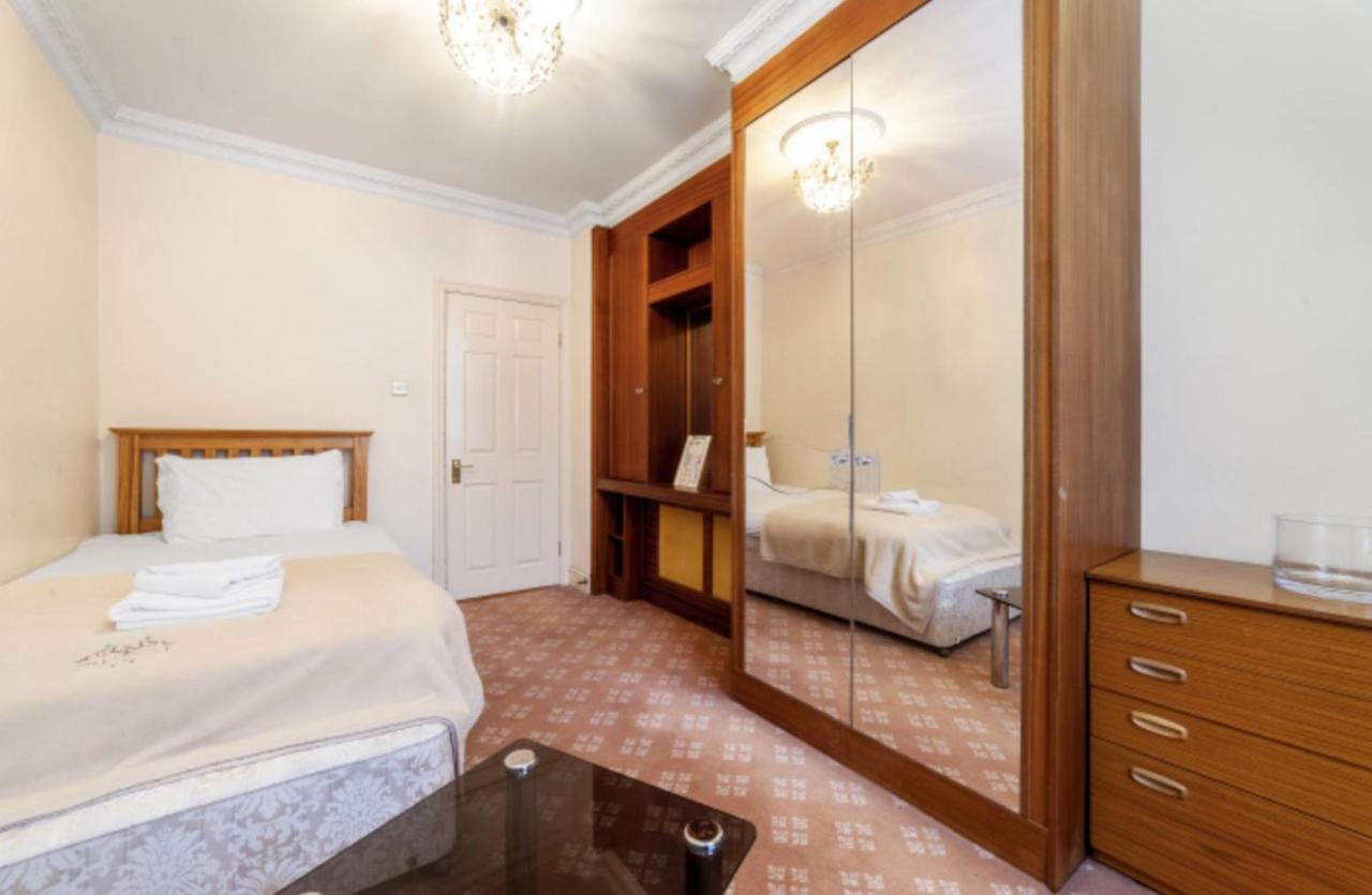 Apartment Large 3 Bed In Kensington Gardens *