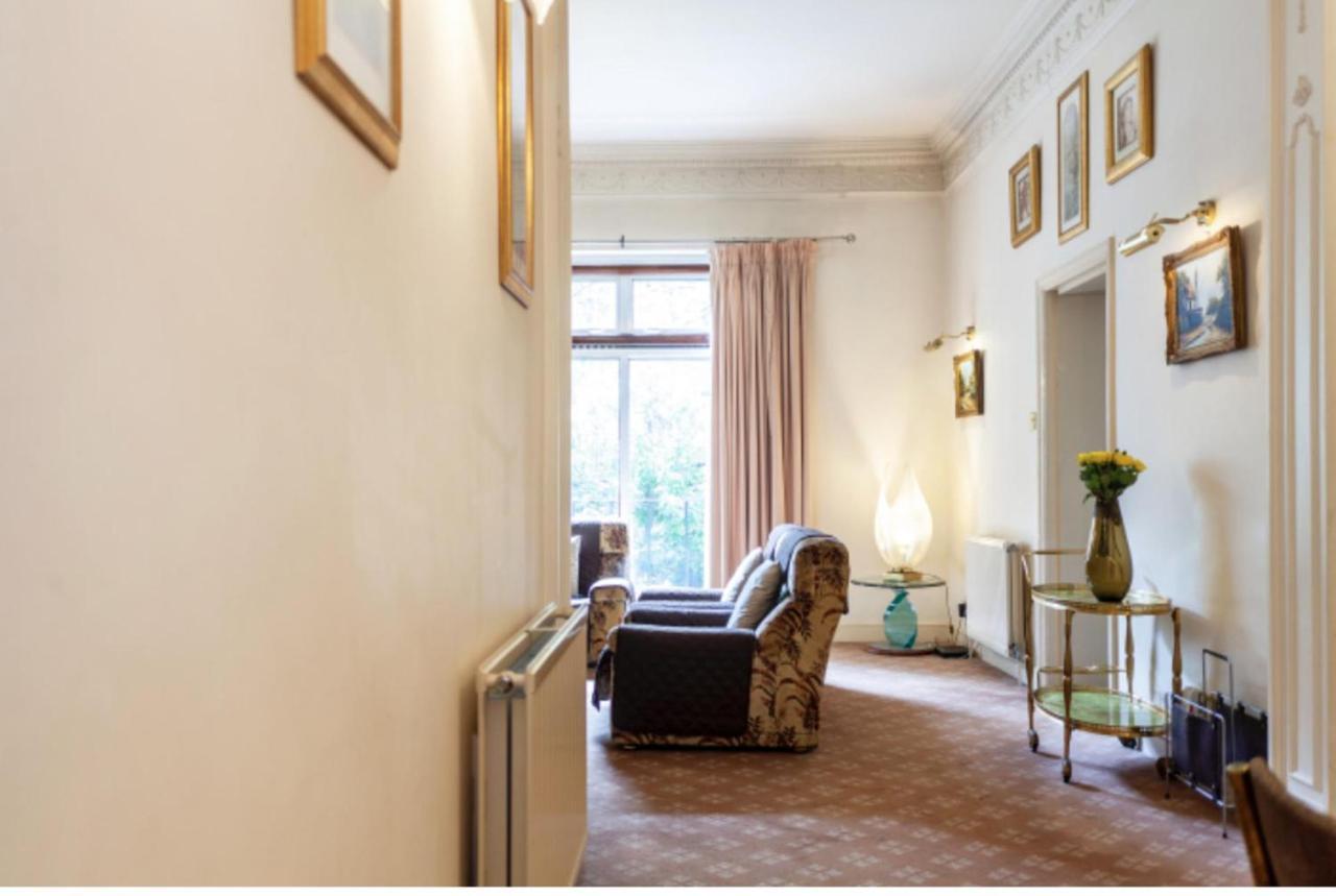 Apartment Large 3 Bed In Kensington Gardens *