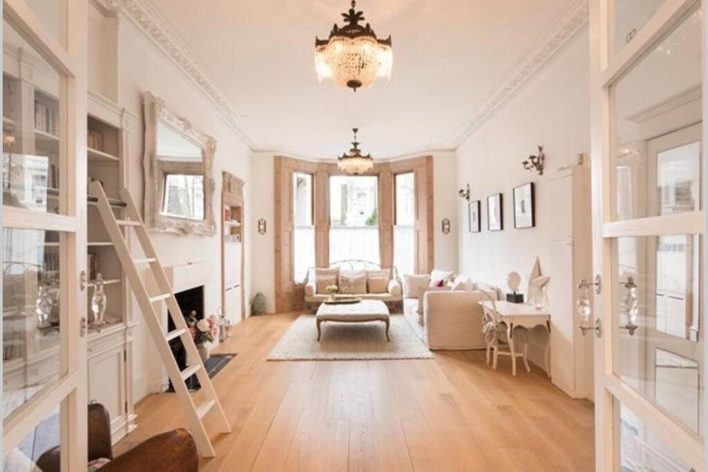 Notting Hill: Stunning, Bright Beautiful Flat. W10 Apartment