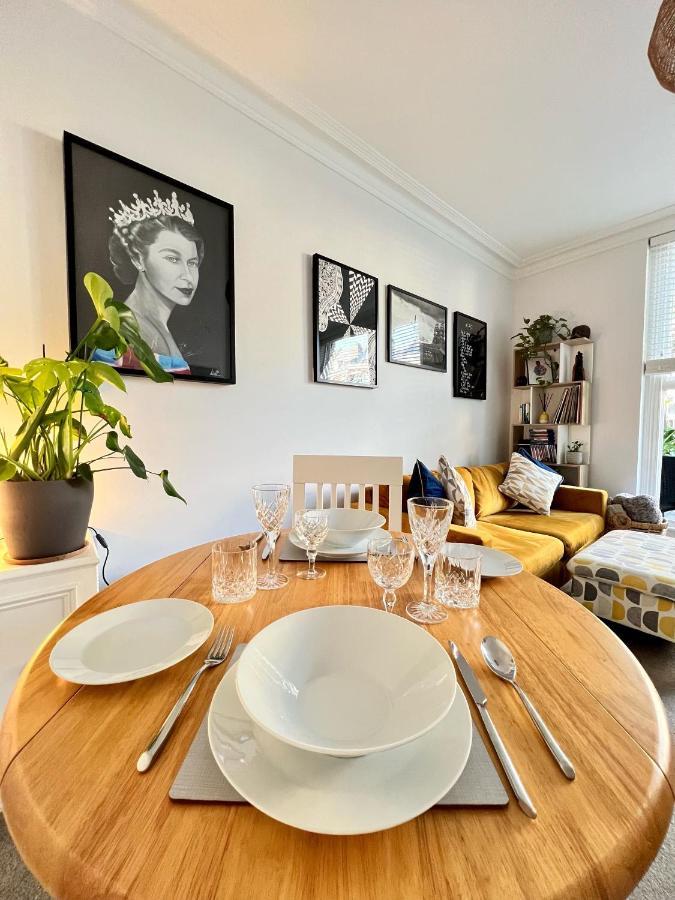 Lägenhet Stylish One-bedroom With Private Patio In Zone 2 London