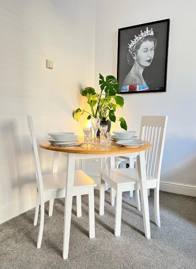 Lägenhet Stylish One-bedroom With Private Patio In Zone 2 *