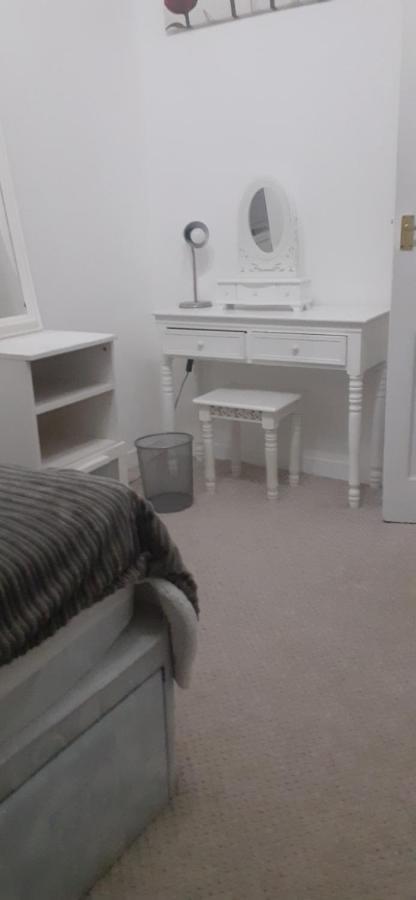 Double Close To Portobello And Westfield Rum i privatbostad London