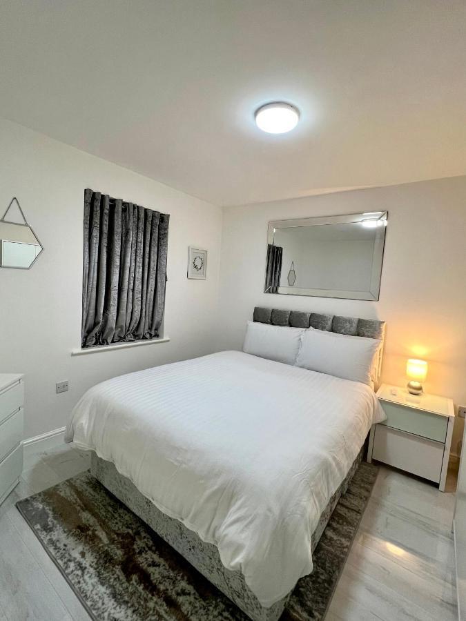 Royallodge * London
