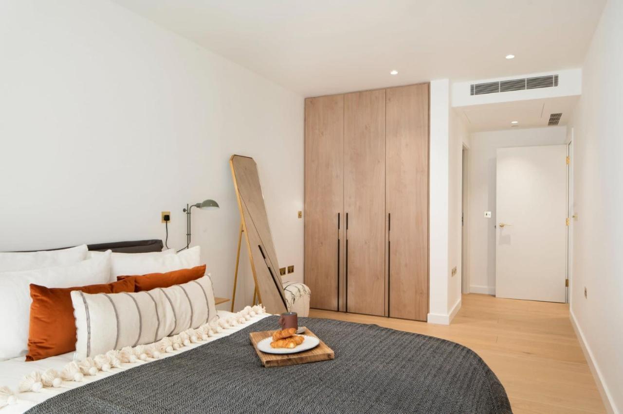 Modern At Enclave Located In Central Londra