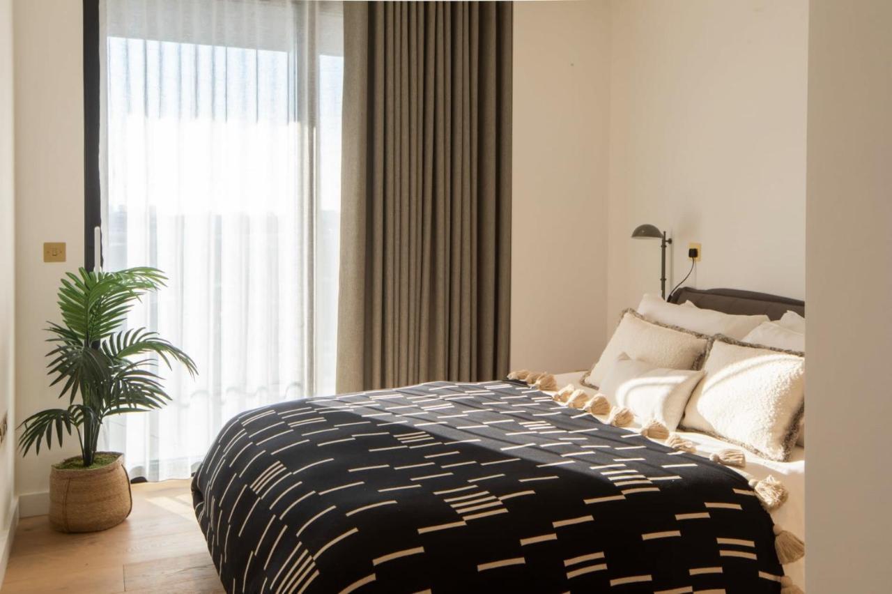 Modern At Enclave Located In Central Londra