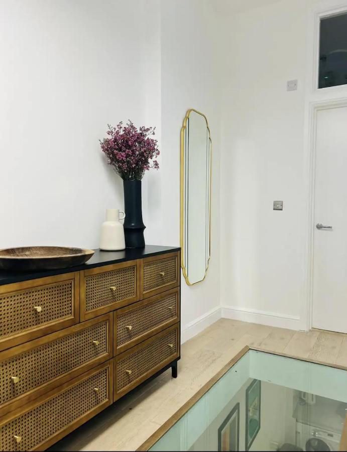 Gorgeous Split Level Belsize Park Londen