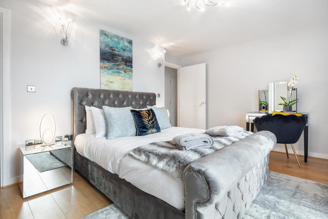 Stunning With Underground Parking! Lejlighed