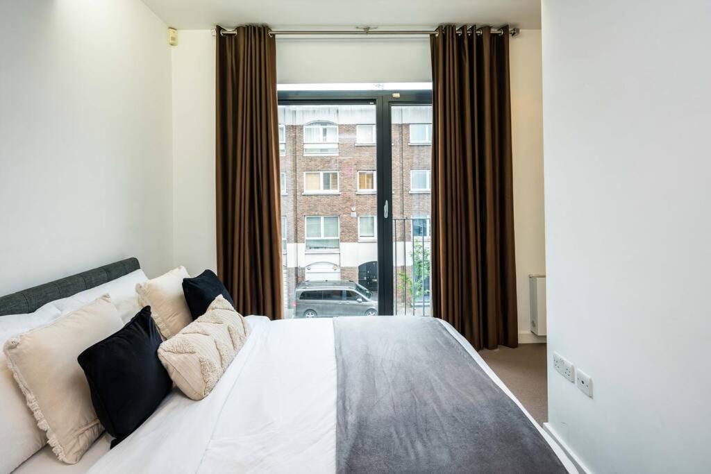 Chic And Spacious Flat Near Bond Street * London