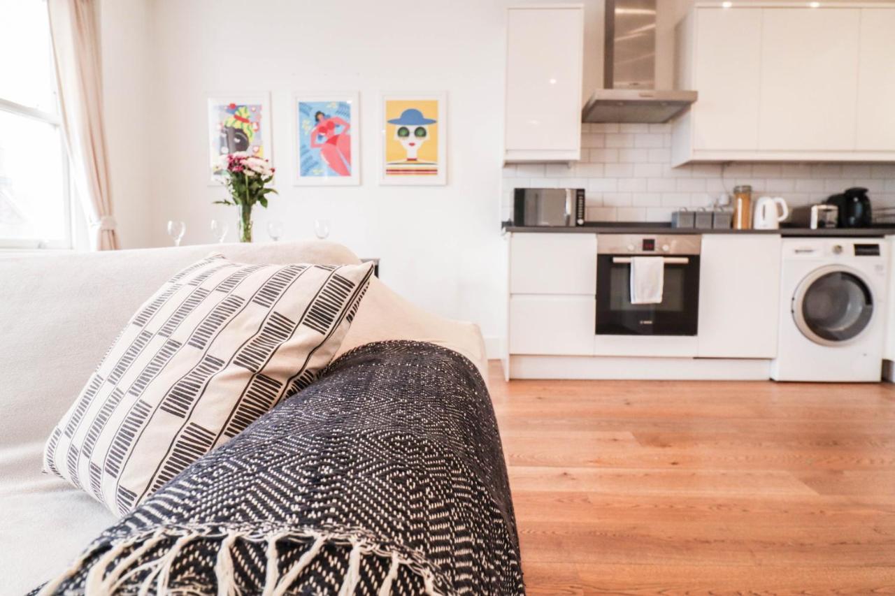 Modern & Spacious 1 Bedroom Clapham Junction Flat * Londra