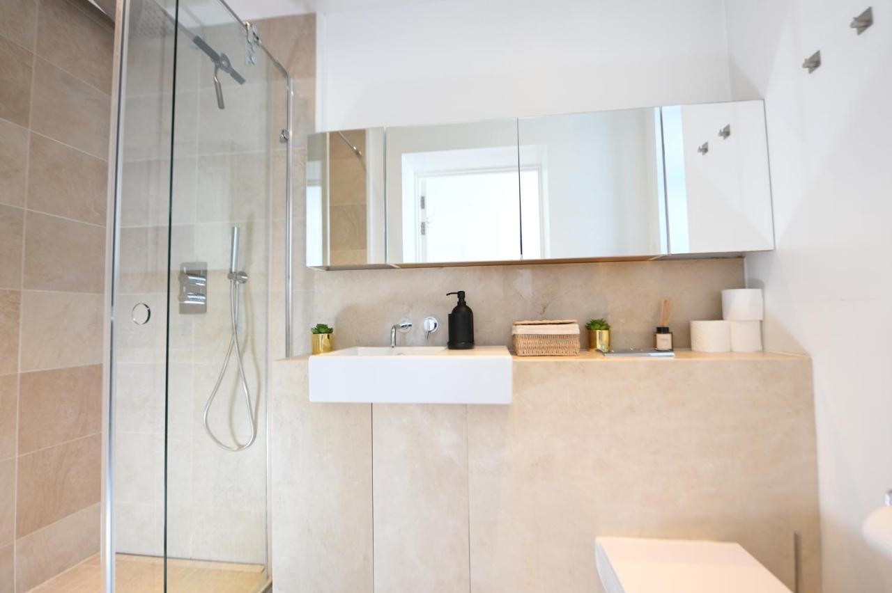 Oxford Street Luxurious 3 Bedroom Apartment London