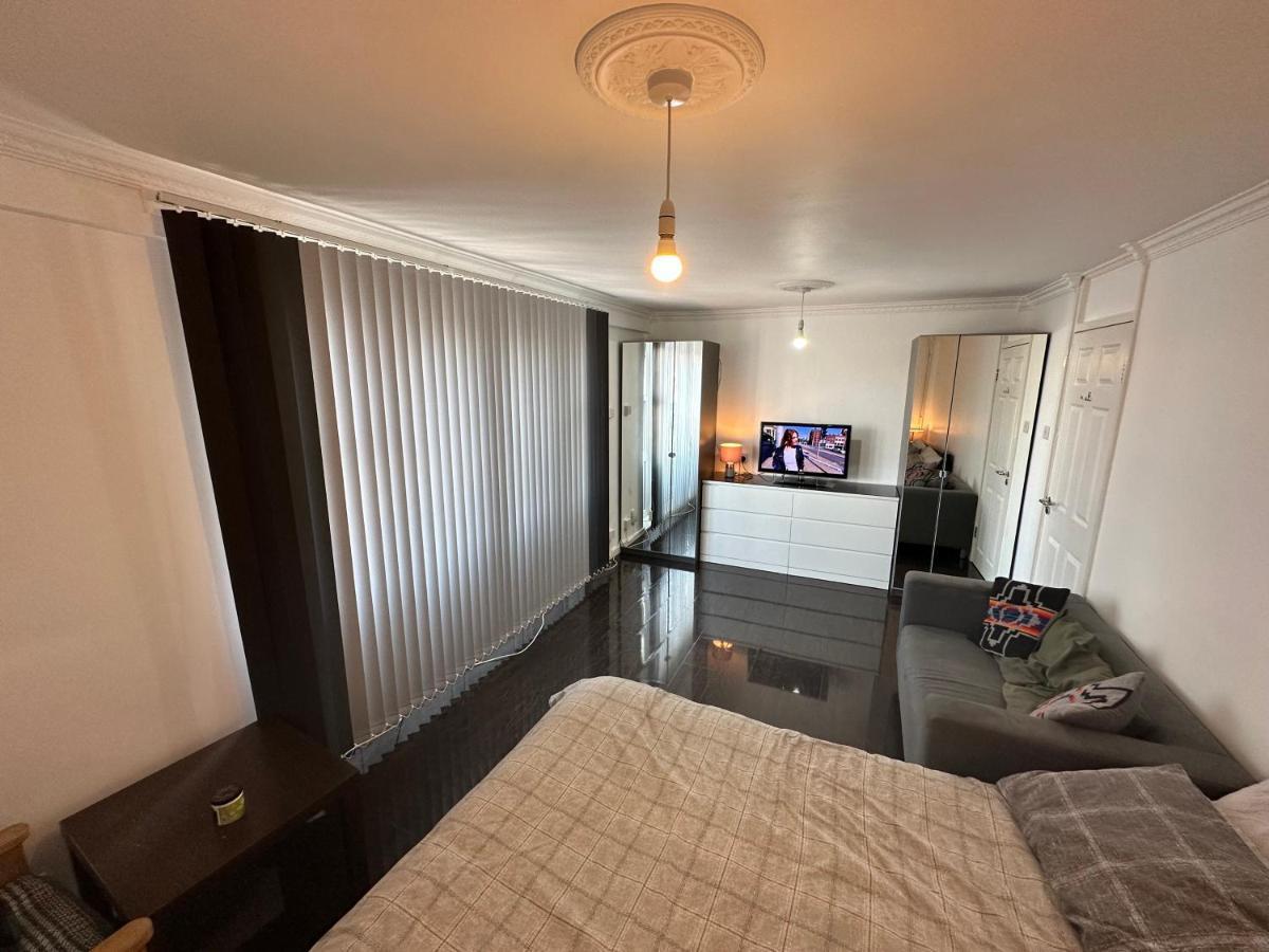 Guest house Large With Balcony Overlooking