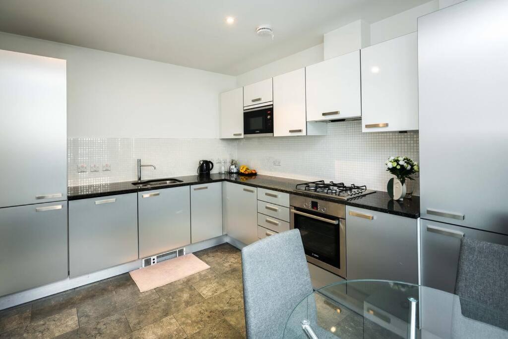 Chic And Spacious Flat Near Bond Street