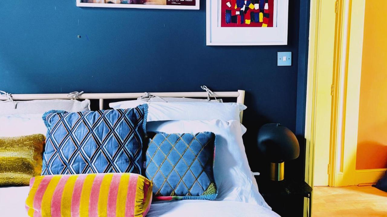 Stylish Portobello Road 2 Bedroom Easy Access Apartment *