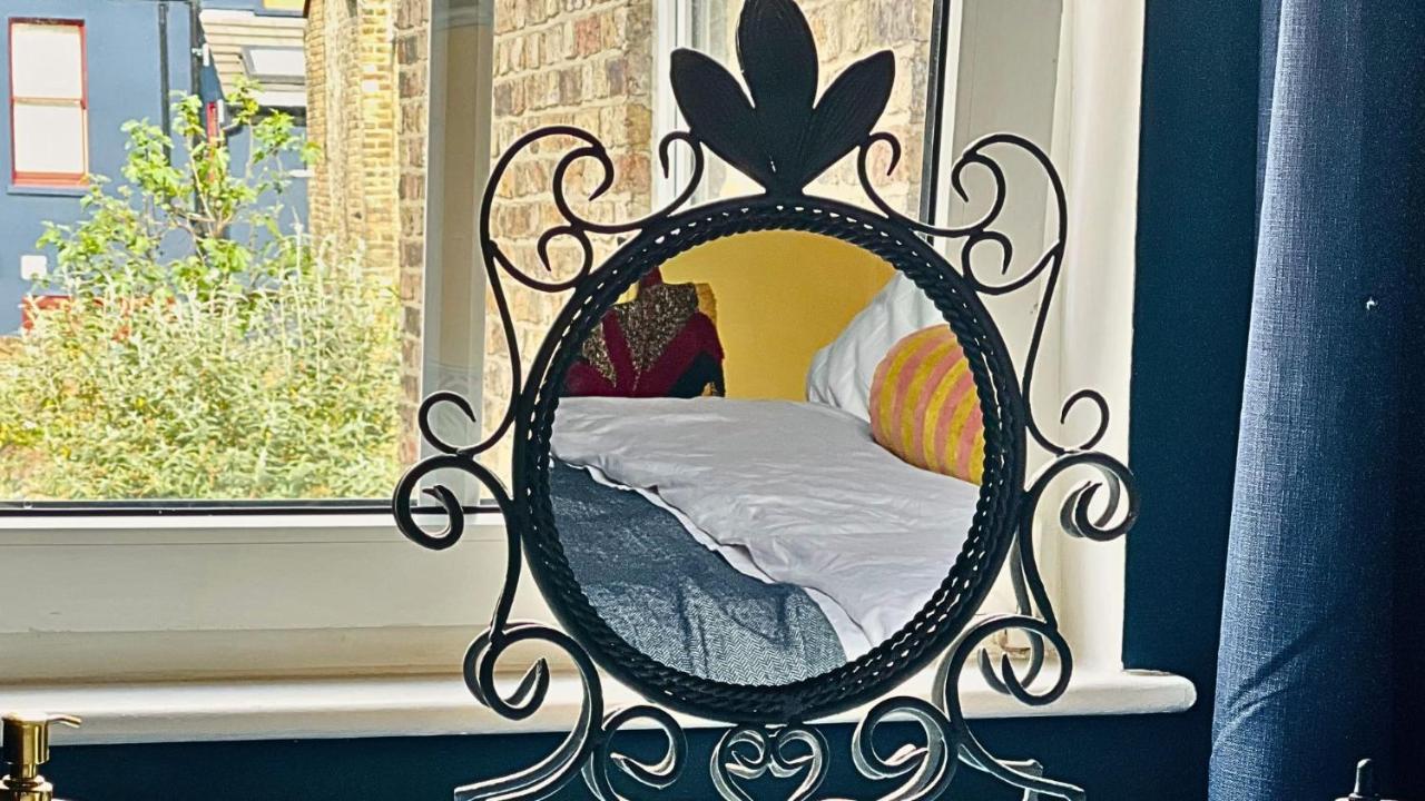 Stylish Portobello Road 2 Bedroom Easy Access Apartment