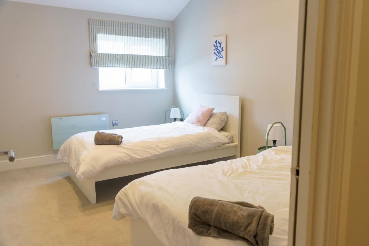 Stunning New 2 Bed Flat - 6 August House Londen