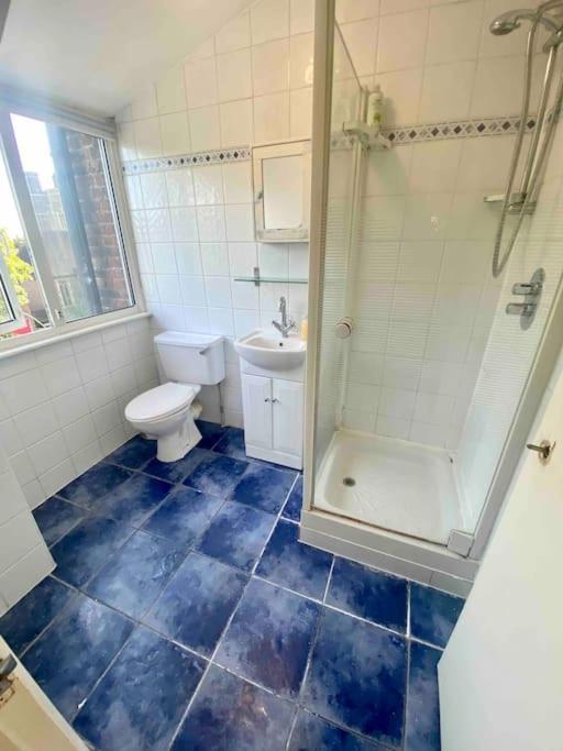 Lägenhet Penthouse Studio With 2 Double Beds & Smart Tv. Great Location London