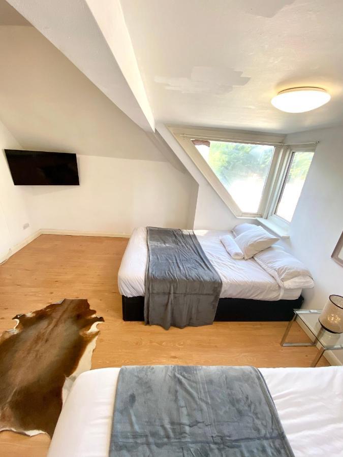 Penthouse Studio With 2 Double Beds & Smart Tv. Great Location London