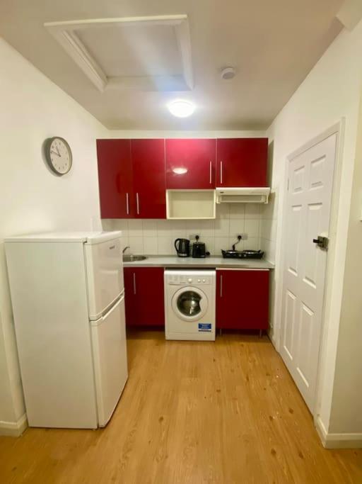 Penthouse Studio With 2 Double Beds & Smart Tv. Great Location Lägenhet *