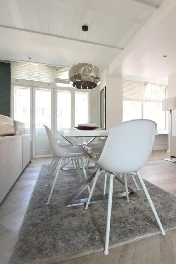 Oxford Street Luxurious 3 Bedroom Apartment *