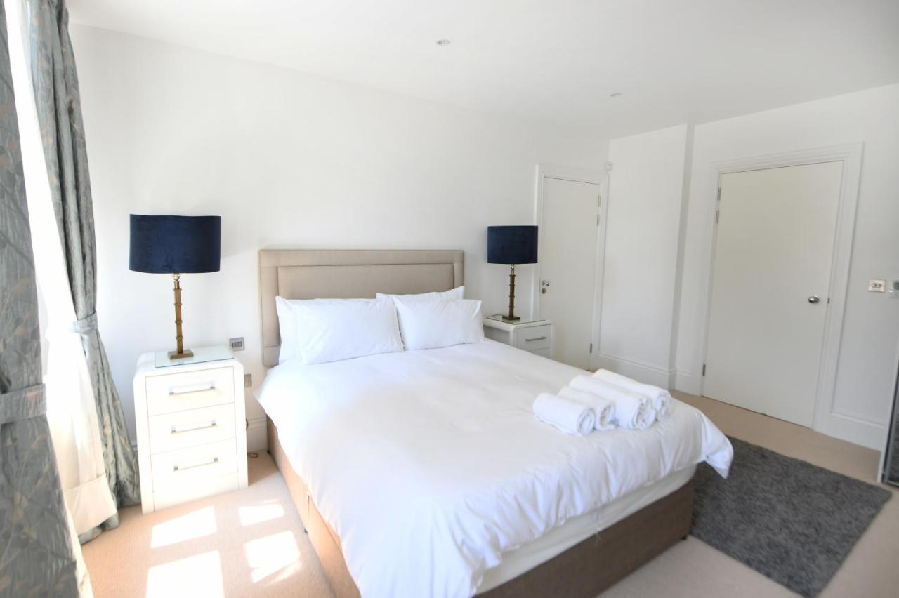 Oxford Street Luxurious 3 Bedroom Apartment London