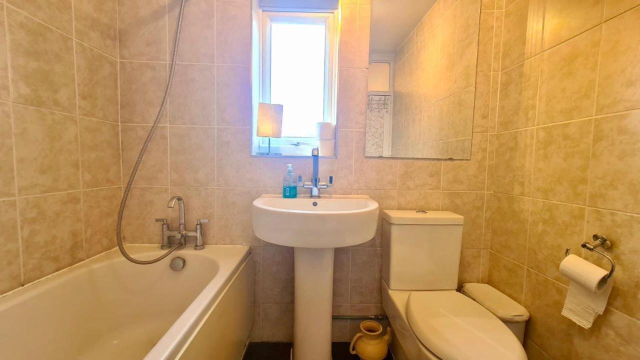 Lovely Private In East Ham Homestay London