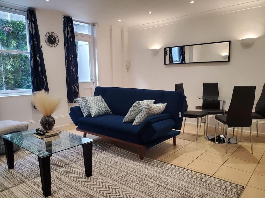 Chic Two Bed Flat In Fitzrovia Apartment London