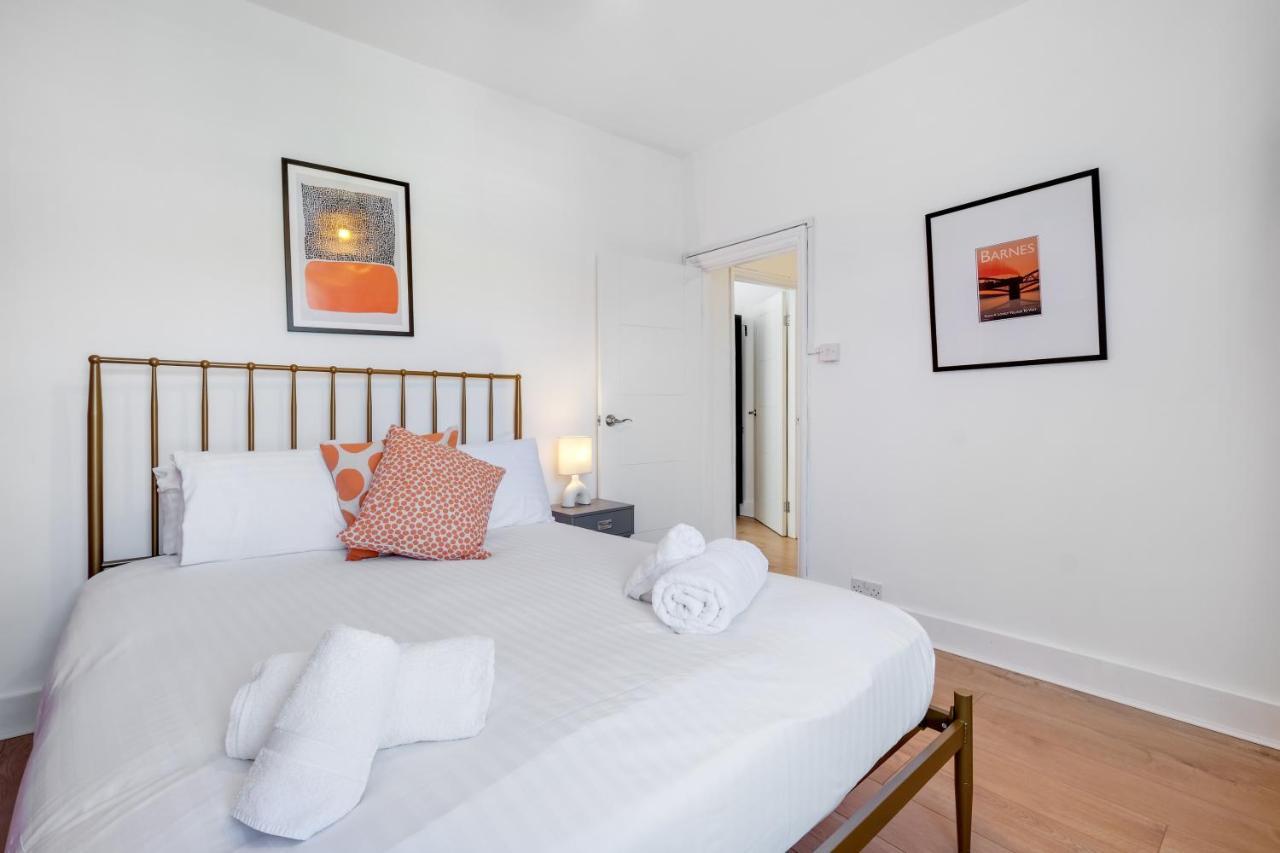 Luxury 3 Bedroom 2 Bathroom House, Fulham By 360stays * London