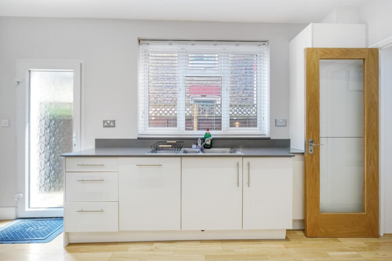 Luxury 3 Bedroom 2 Bathroom House, Fulham By 360stays * London