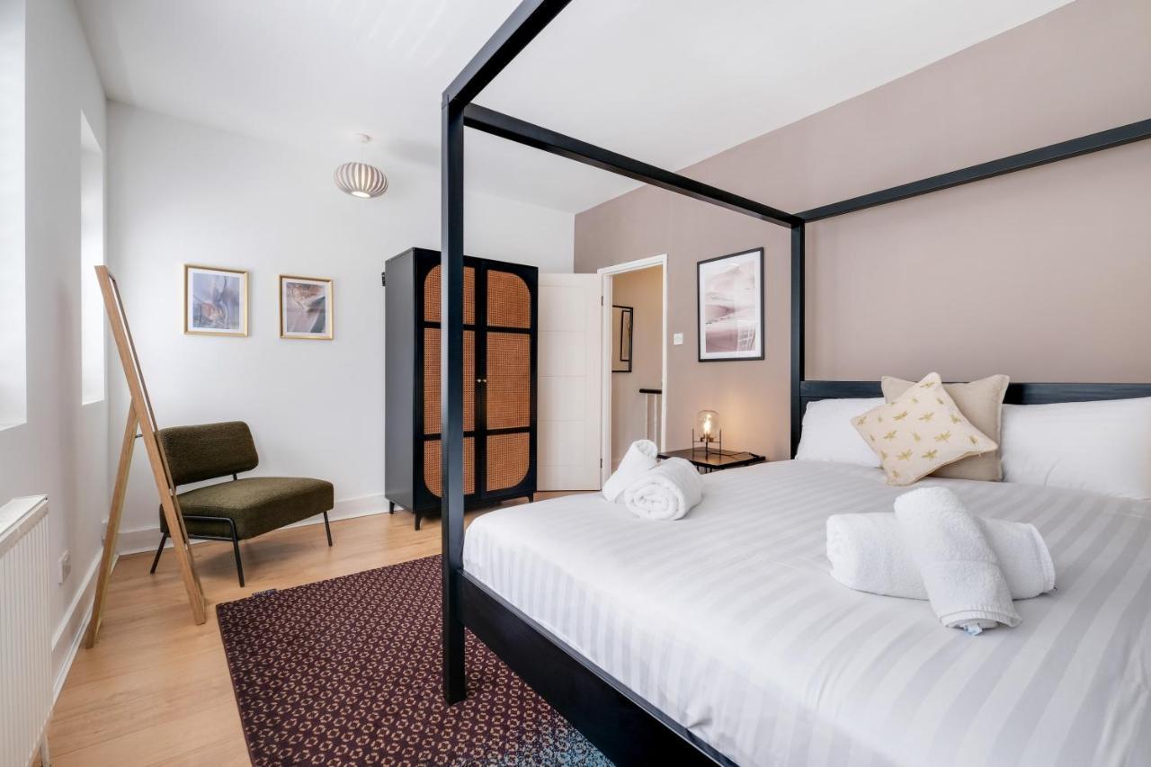 Luxury 3 Bedroom 2 Bathroom House, Fulham By 360stays Holiday home London