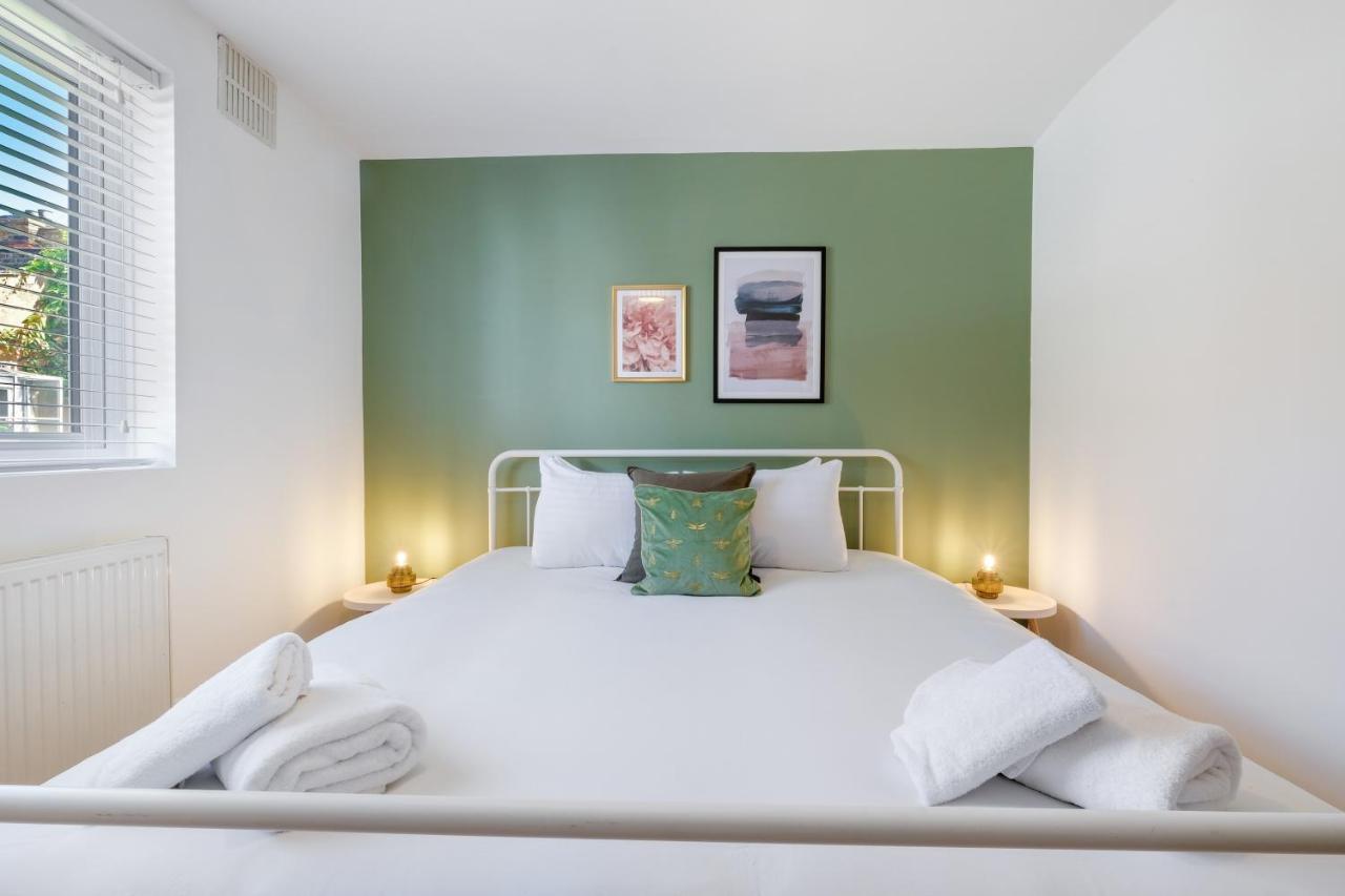 Holiday home Luxury 3 Bedroom 2 Bathroom House, Fulham By 360stays London