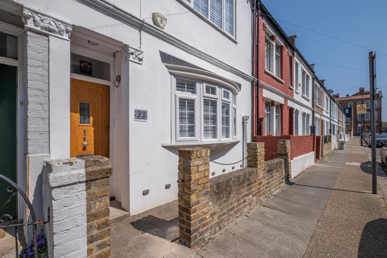 Luxury 3 Bedroom 2 Bathroom House, Fulham By 360stays Holiday home *