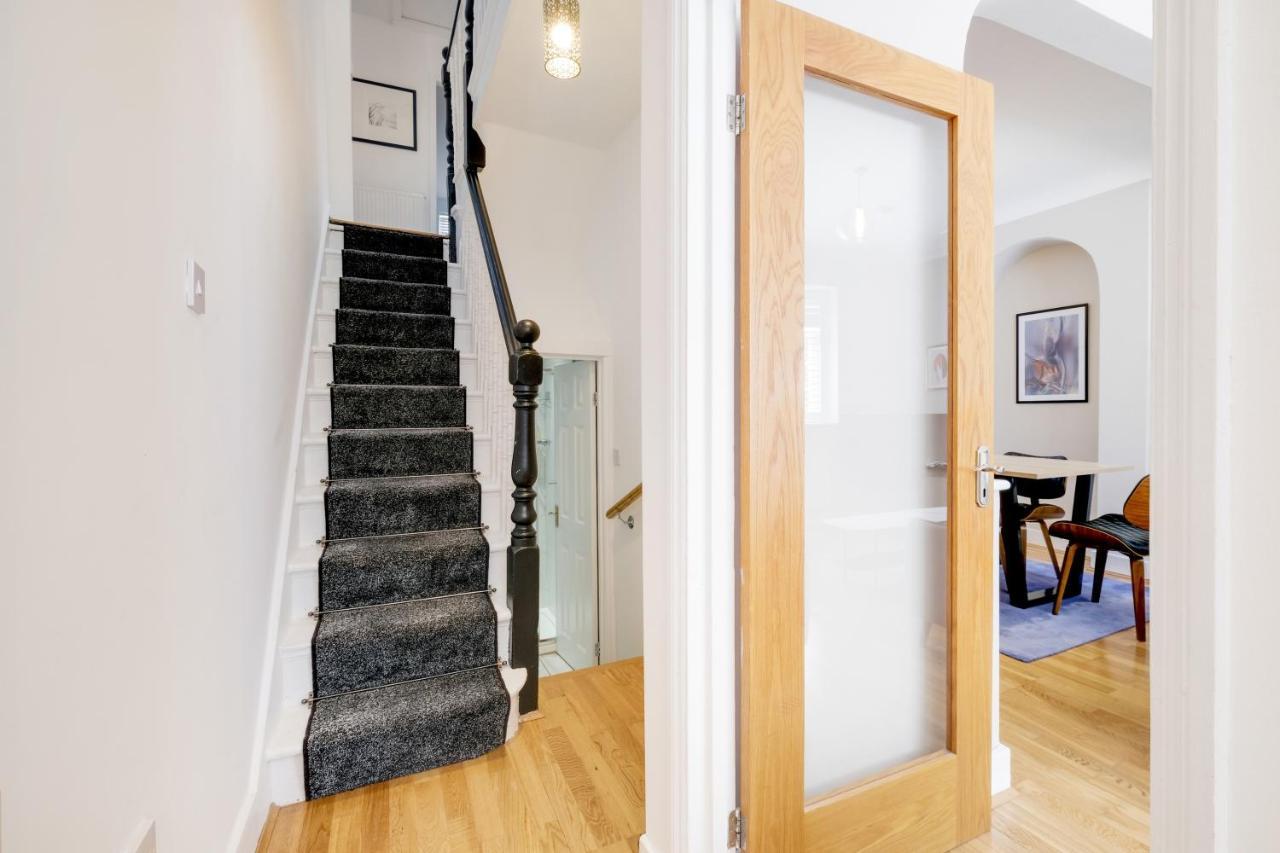 Luxury 3 Bedroom 2 Bathroom House, Fulham By 360stays Holiday home London