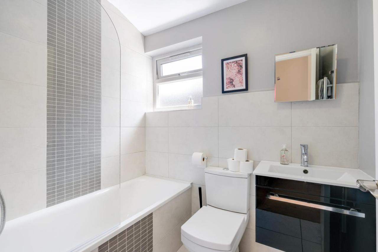 Luxury 3 Bedroom 2 Bathroom House, Fulham By 360stays Holiday home