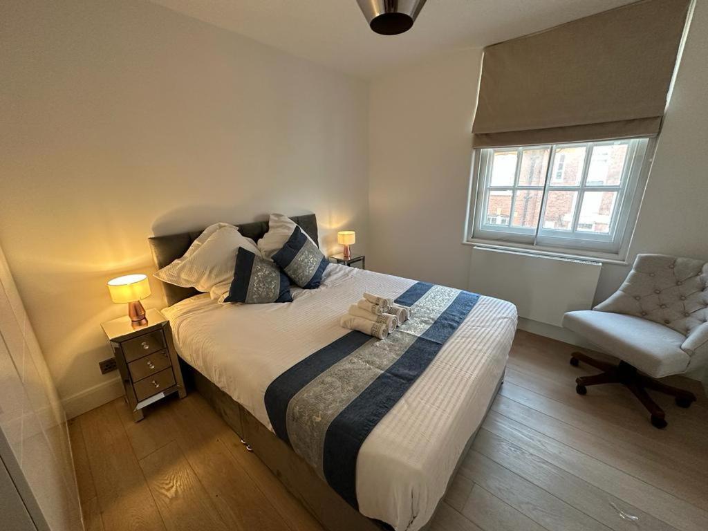 Charming Chelsea Two Bedroom Next To Kings Road! Appartement Londres