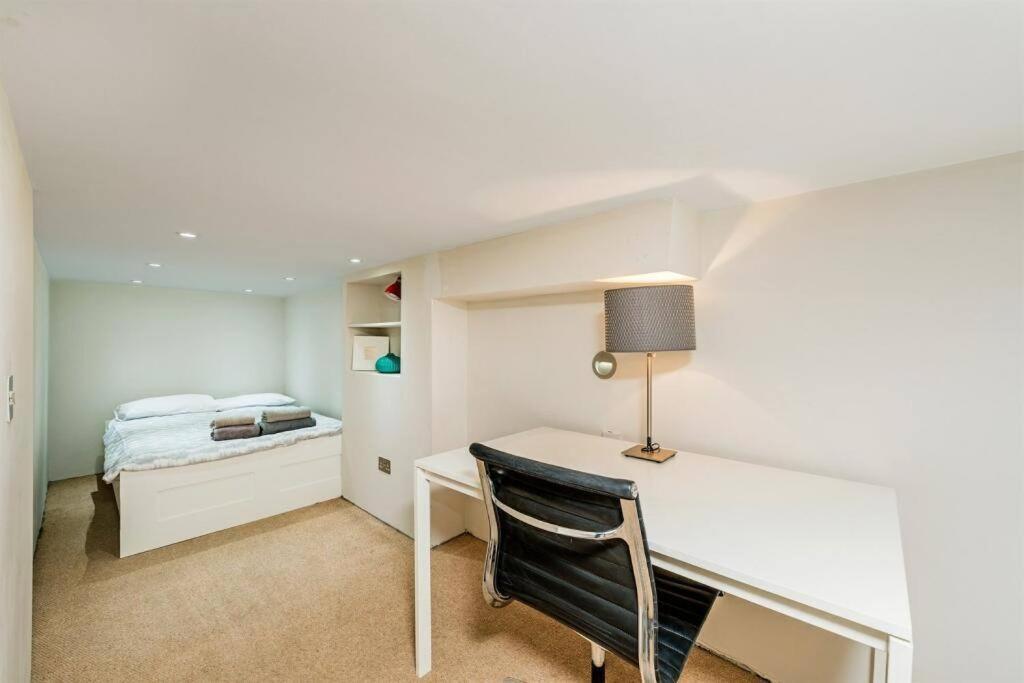 Charm Studio In Notting Hill