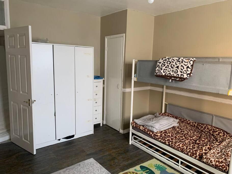 Entire 2 Bedroom *