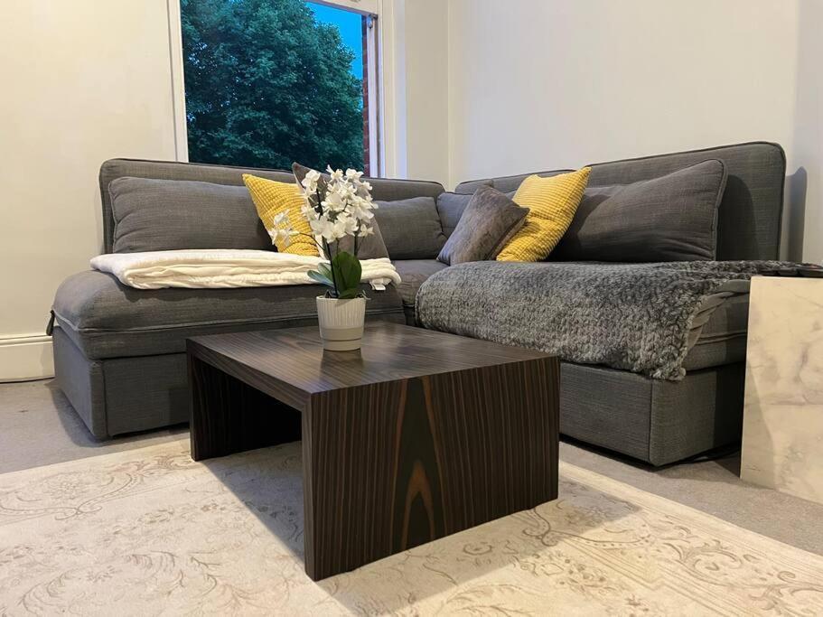 Luxury 2-bedroom In Prime South Kensington Lejlighed *