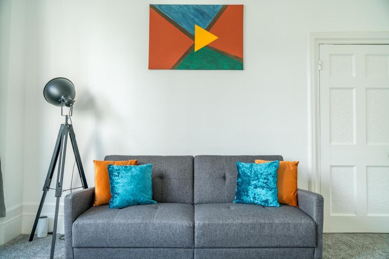 Spacious King Size 1bed Flat In Leafy Suburb Leilighet London