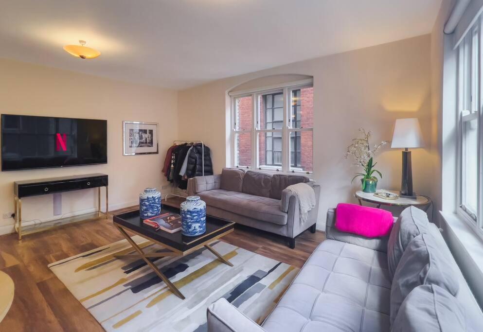 Covent Garden Haven - 2 Bedrooms. 2 Bathrooms *