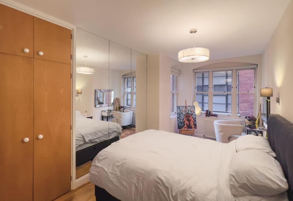 Covent Garden Haven - 2 Bedrooms. 2 Bathrooms * Londra