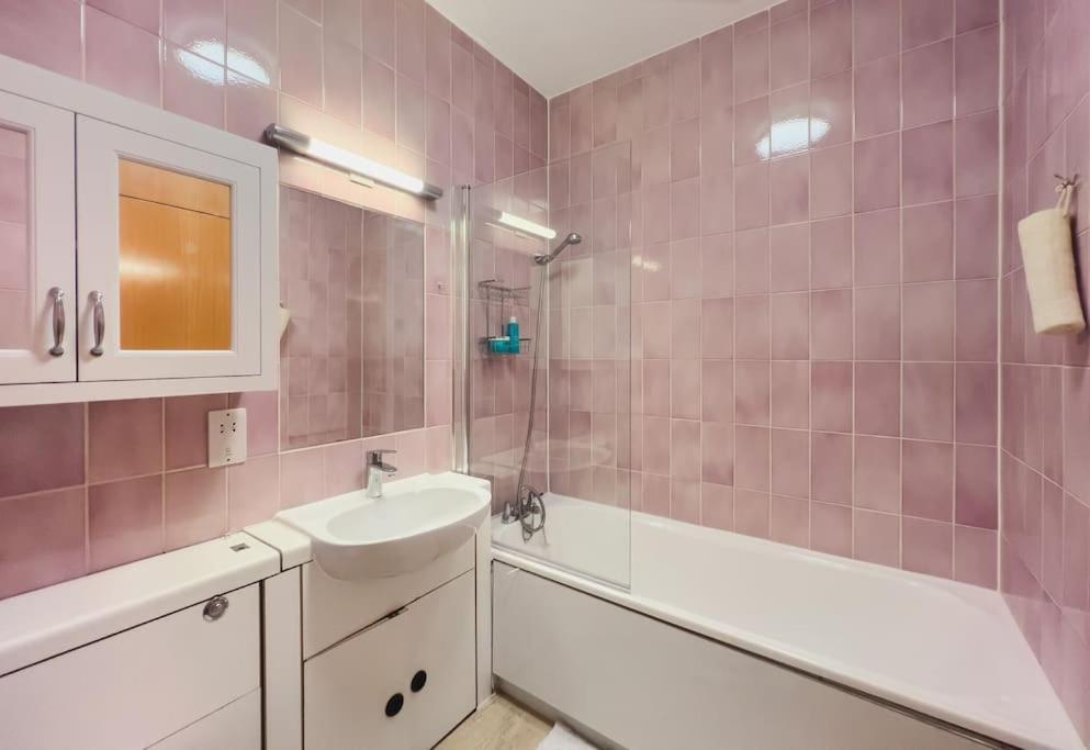 Covent Garden Haven - 2 Bedrooms. 2 Bathrooms