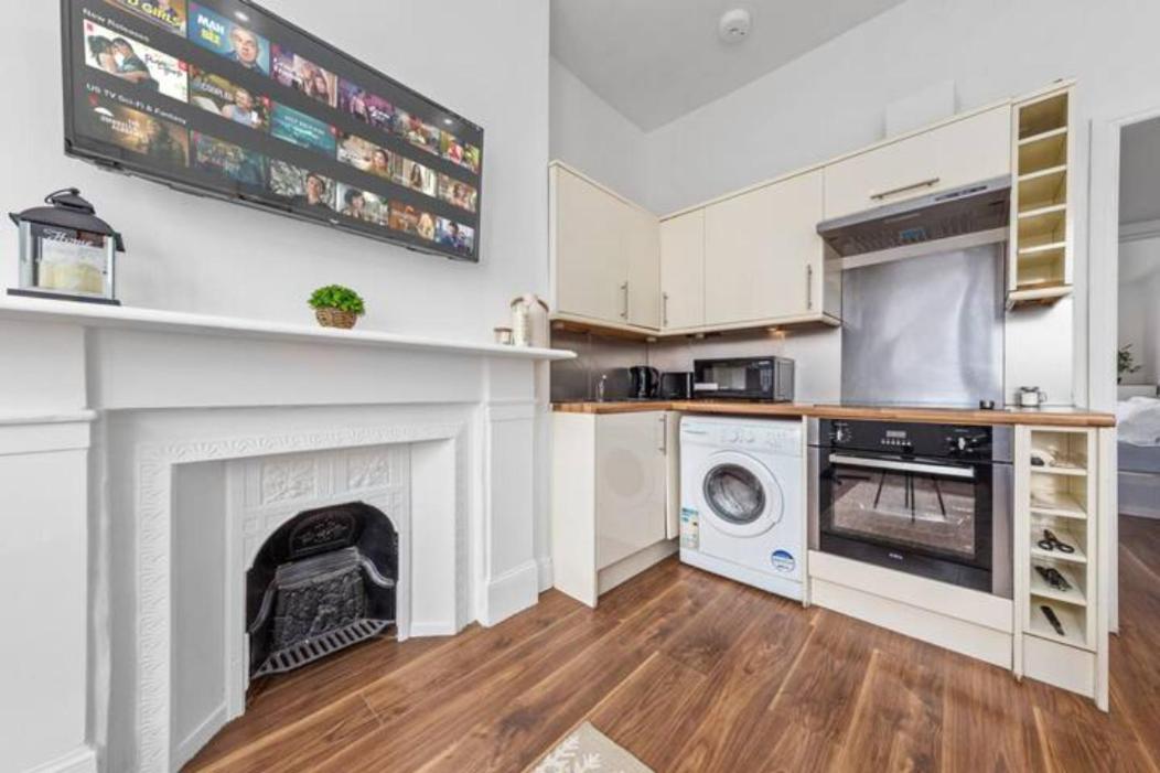 Living 2 Bedroom Flat 2 Mins To Clapahm Junction Cj * Londres